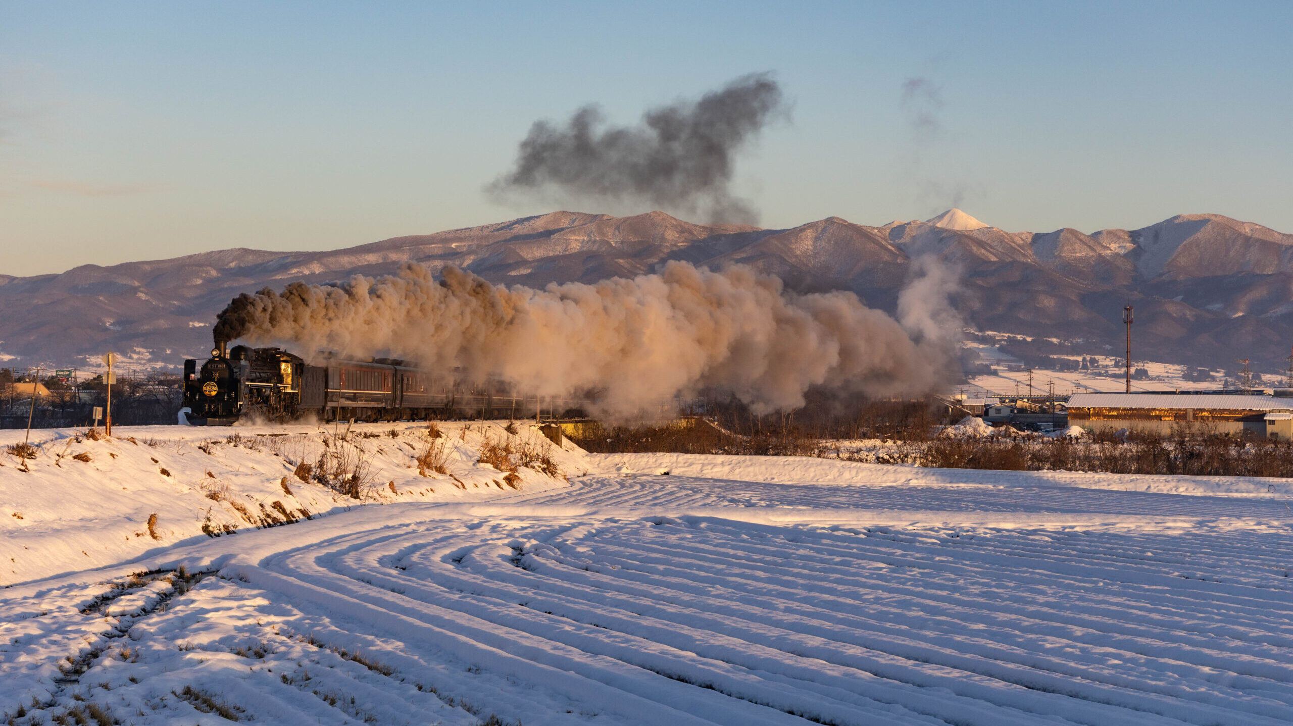 雪原を駆ける陸蒸気、SLばんえつ物語号をスケッチする①